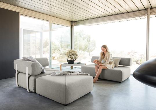 Уличный диван от фабрики Dedon модель Brixx Modular Sofa