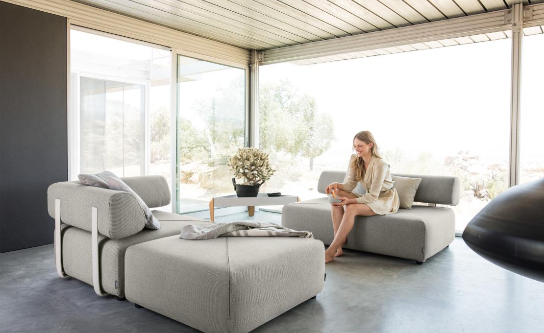 Уличный диван от фабрики Dedon модель Brixx Sofa