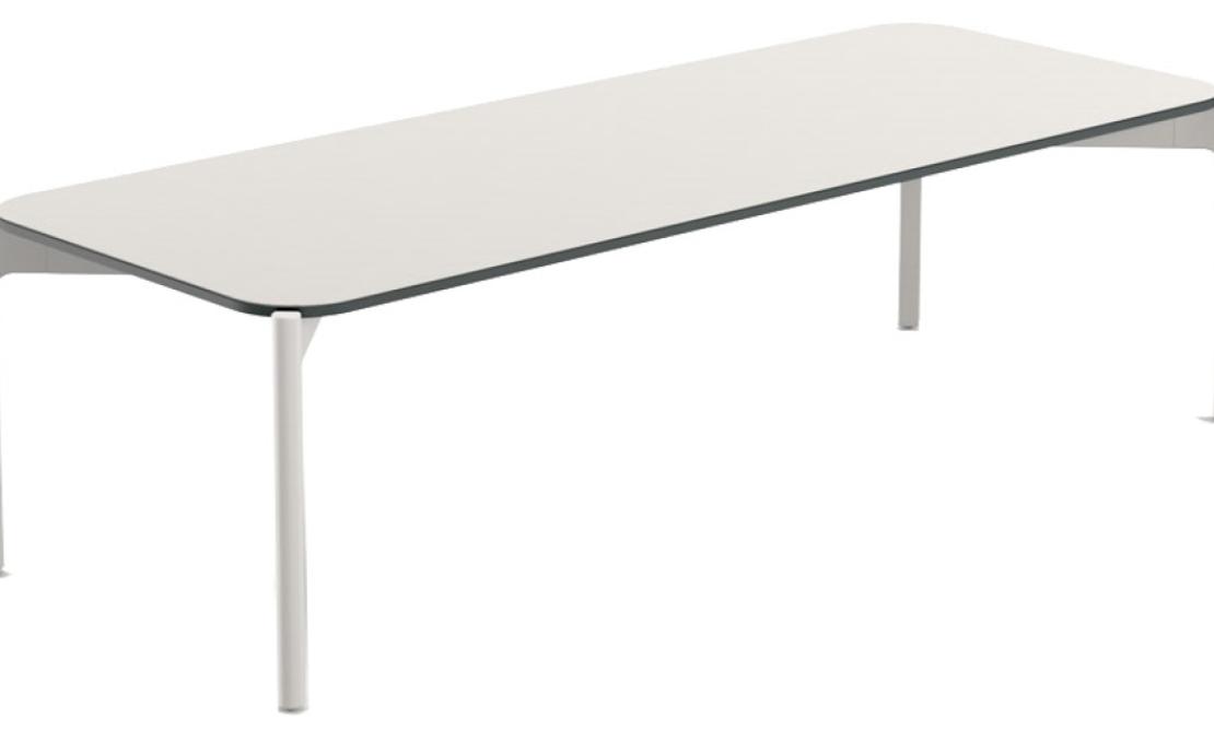 Уличный стол от фабрики Dedon модель Izon 