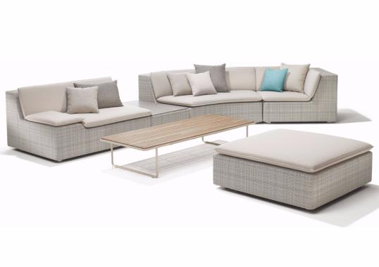 Уличный стол от фабрики Dedon модель Lou 