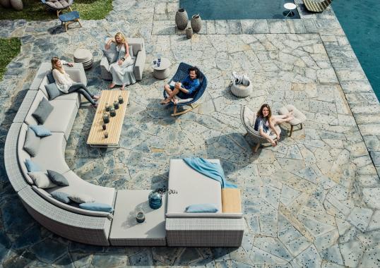 Уличный стол от фабрики Dedon модель Lou 