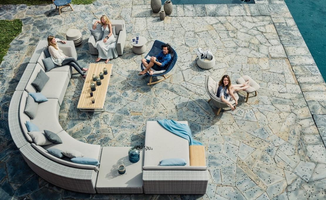 Уличный стол от фабрики Dedon модель Lou 