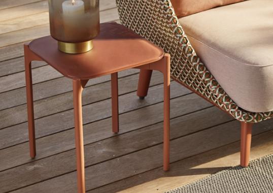 Уличный стол от фабрики Dedon модель Izon Side Table