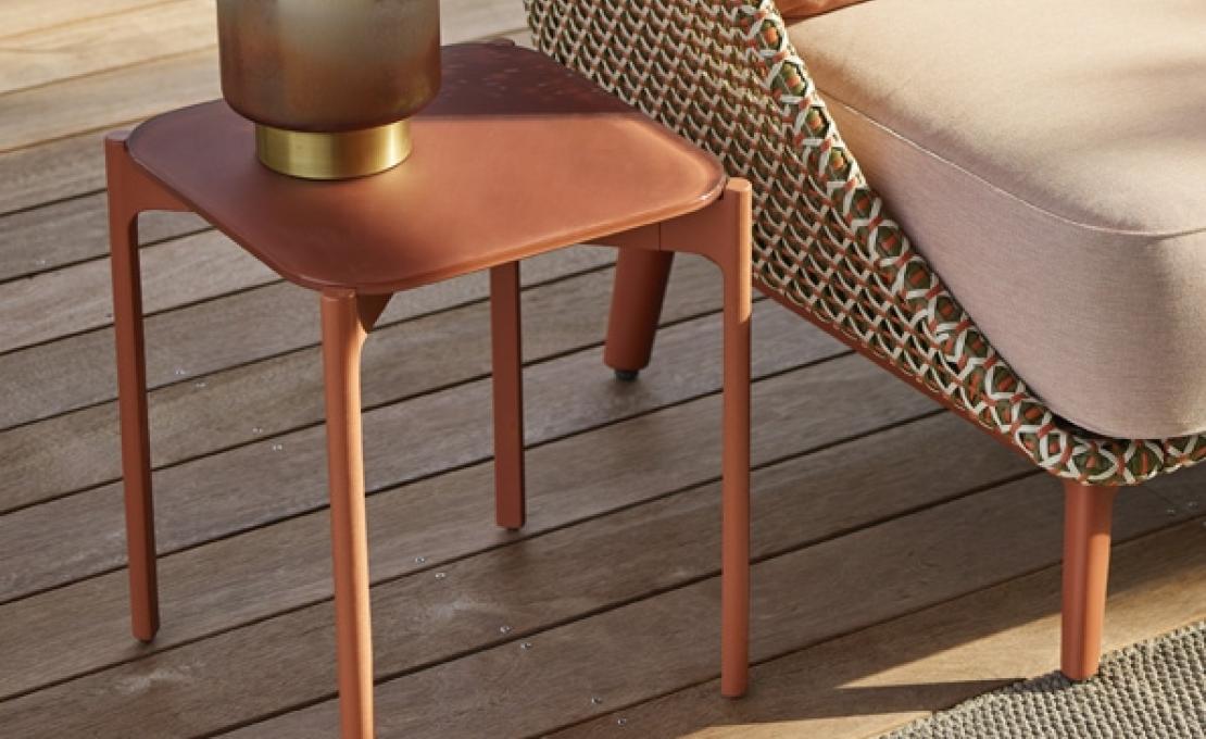 Уличный стол от фабрики Dedon модель Izon Side Table