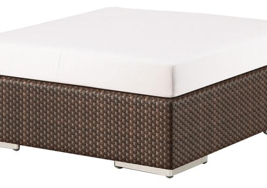 Уличный пуф от фабрики Dedon модель Lounge Foot