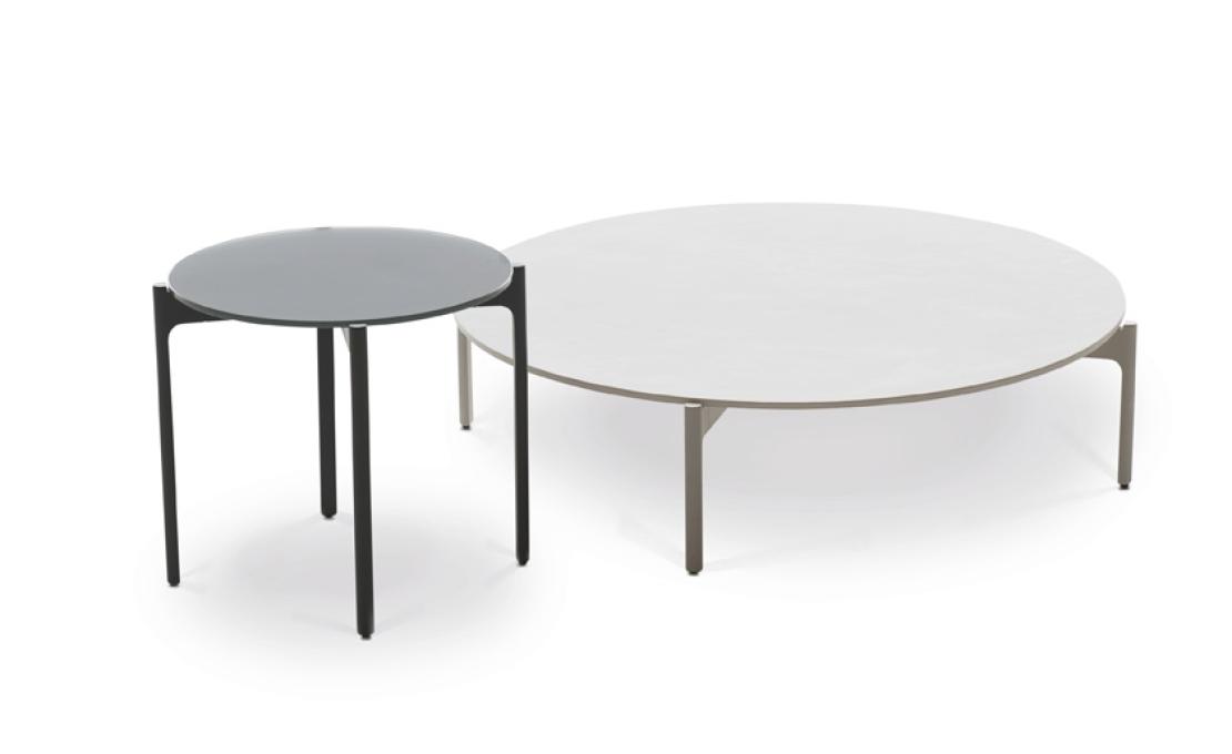 Уличный стол от фабрики Dedon модель Izon Side Table