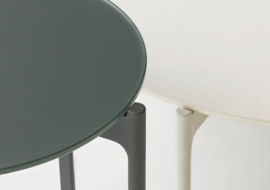 Уличный стол от фабрики Dedon модель Izon Side Table