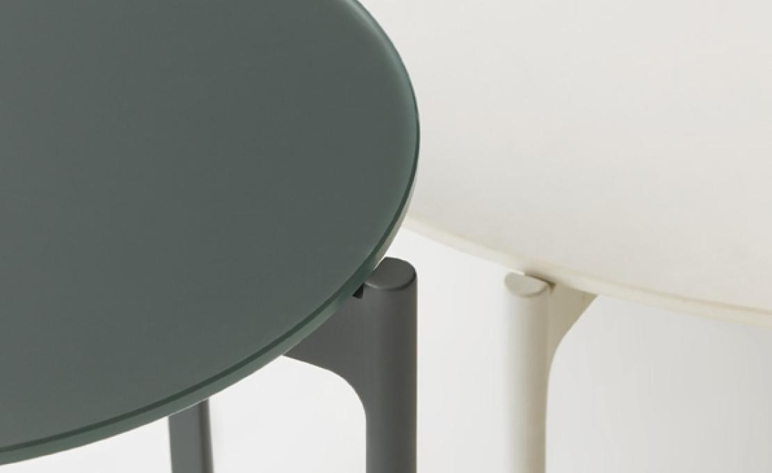 Уличный стол от фабрики Dedon модель Izon Side Table