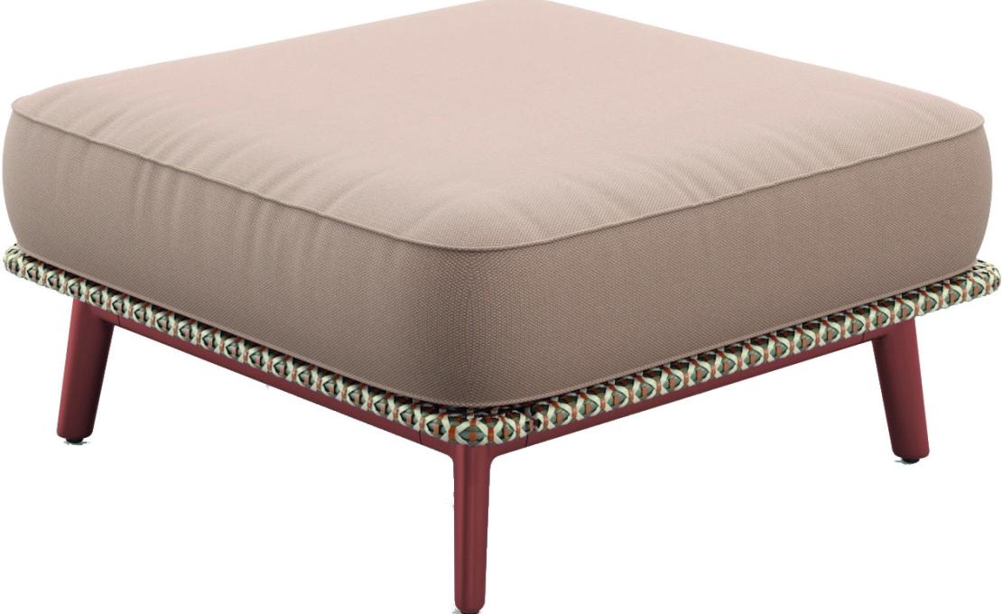 Уличный пуф от фабрики Dedon модель Mbarq Foot