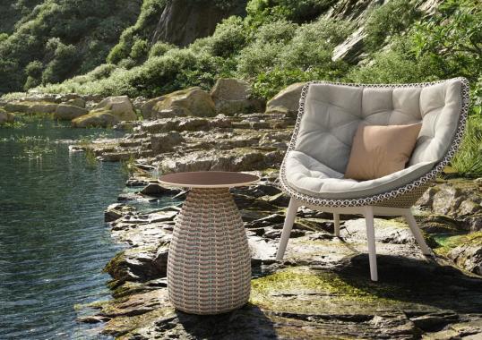 Уличное кресло от фабрики Dedon модель Mbrace Alu Lounge 