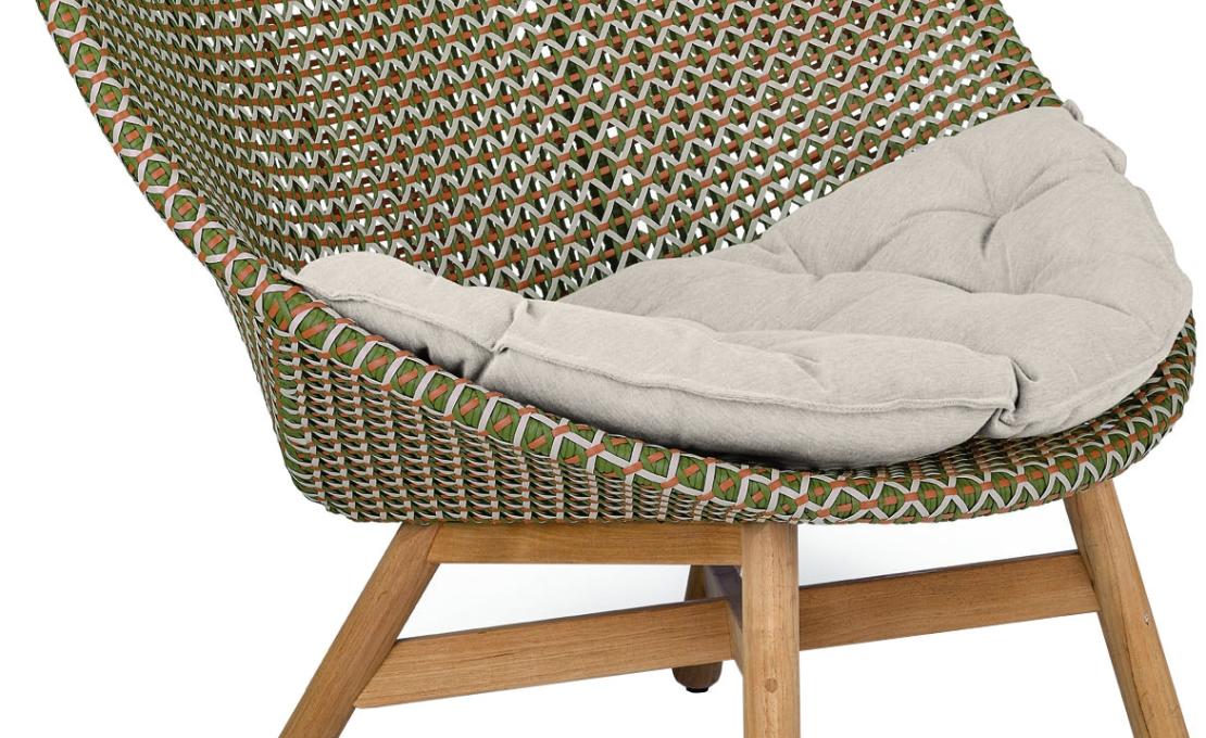 Уличное кресло от фабрики Dedon модель Mbrace Lounge 