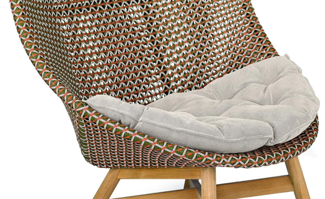 Уличное кресло от фабрики Dedon модель Mbrace Wing 