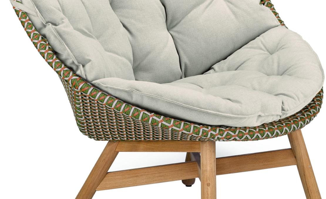 Уличное кресло от фабрики Dedon модель Mbrace Lounge 