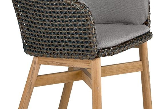 Уличный стул от фабрики Dedon модель Mbrace Arm