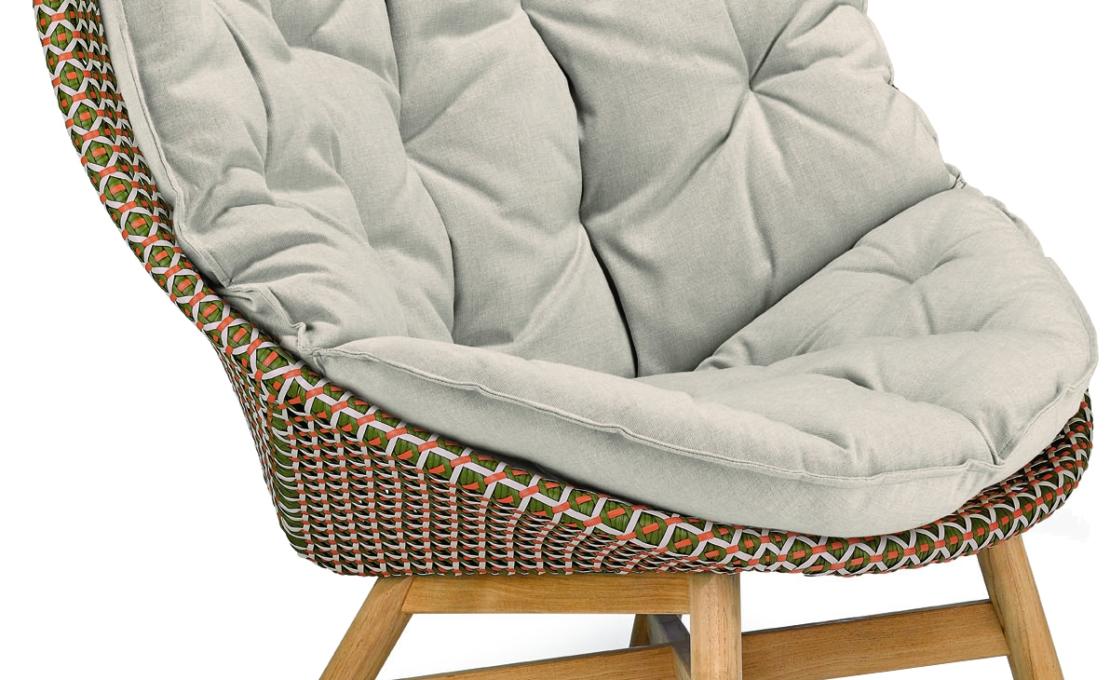 Уличное кресло от фабрики Dedon модель Mbrace Wing 