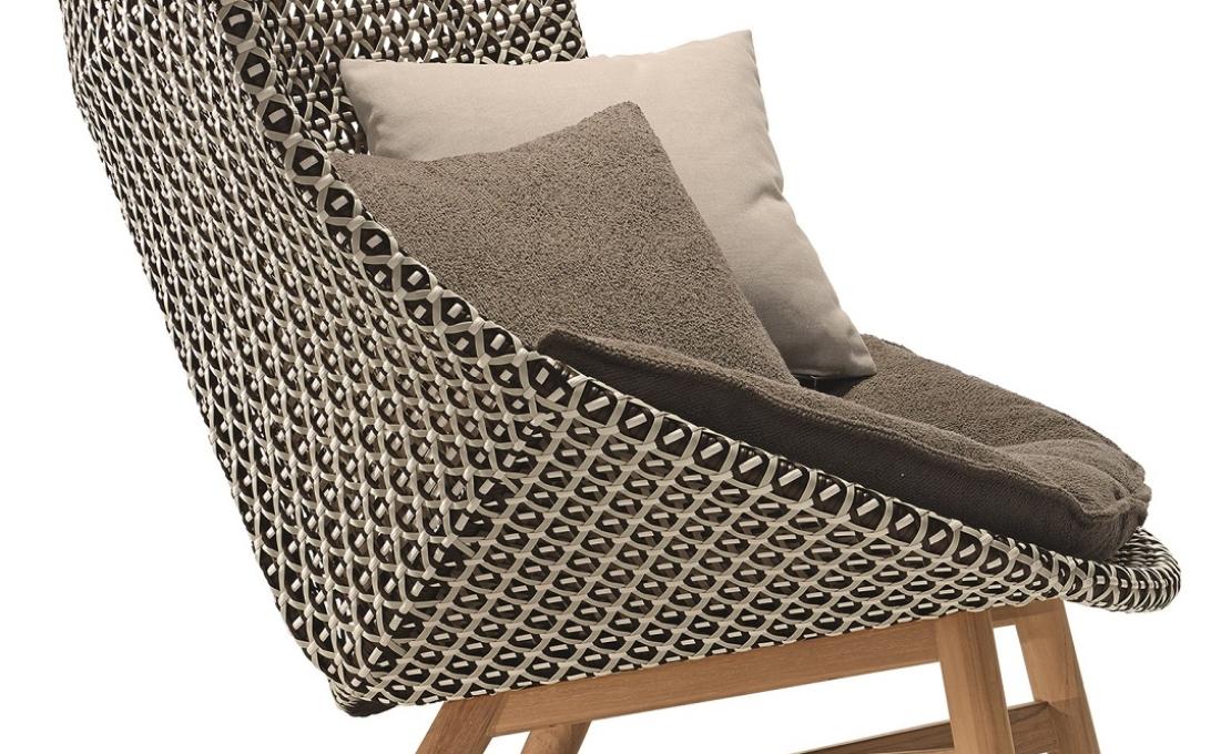 Уличное кресло от фабрики Dedon модель Mbrace Wing 