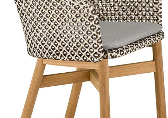 Уличный стул от фабрики Dedon модель Mbrace Arm