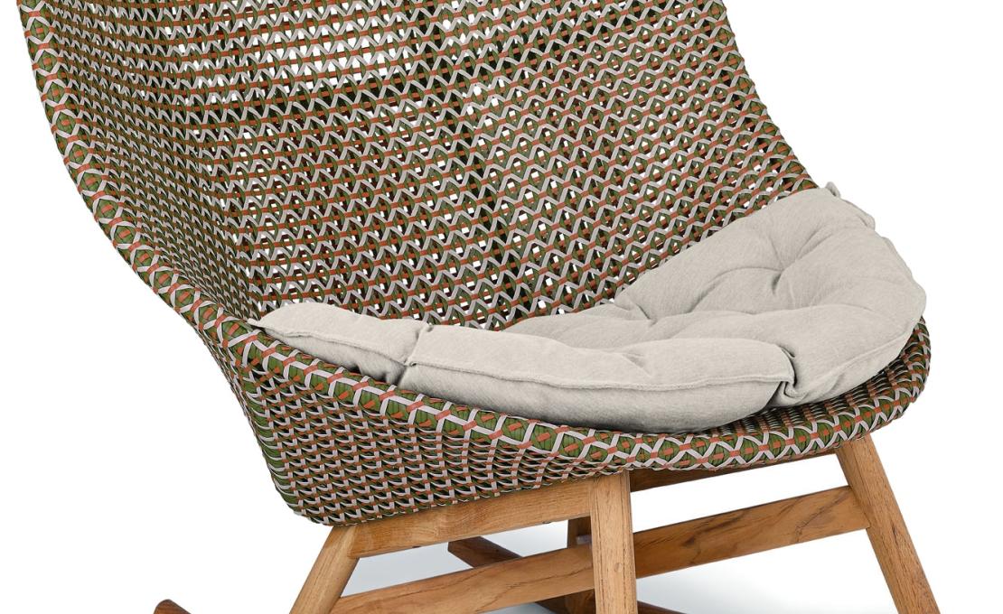 Уличное кресло от фабрики Dedon модель Mbrace Rocking 