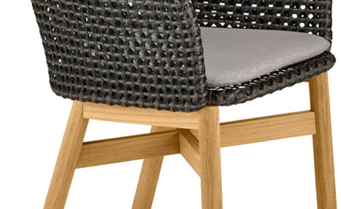 Уличный стул от фабрики Dedon модель Mbrace Arm