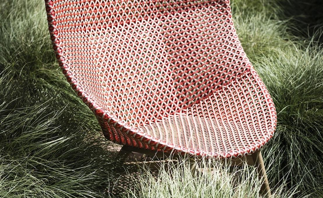 Уличное кресло от фабрики Dedon модель Mbrace Wing 