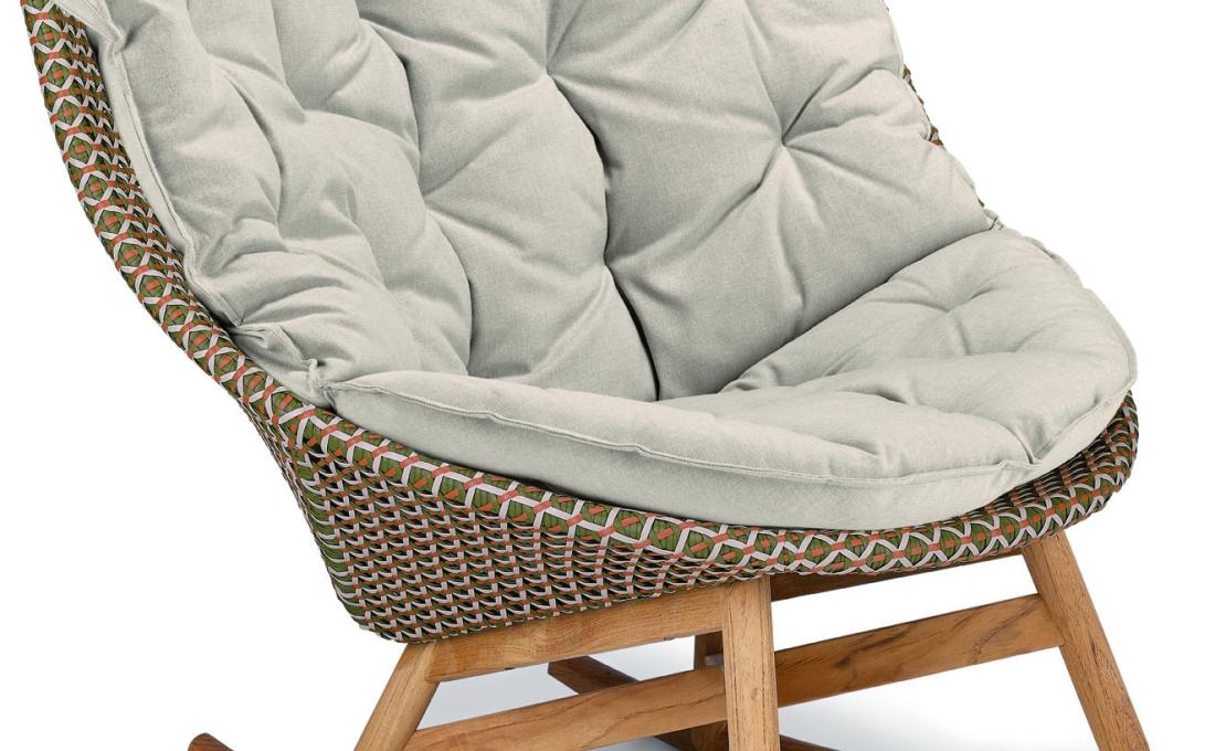 Уличное кресло от фабрики Dedon модель Mbrace Rocking 