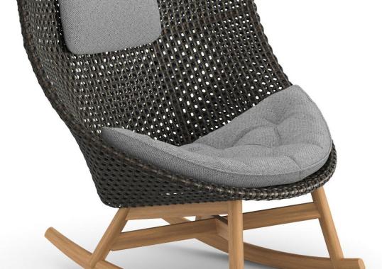 Уличное кресло от фабрики Dedon модель Mbrace Rocking 