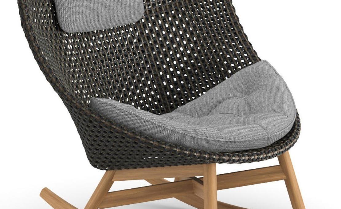 Уличное кресло от фабрики Dedon модель Mbrace Rocking 