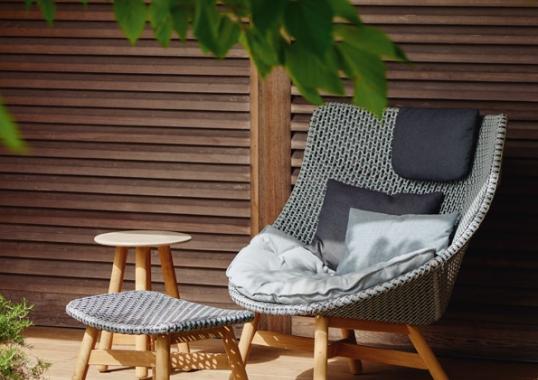 Уличный пуф от фабрики Dedon модель Mbrace Foot