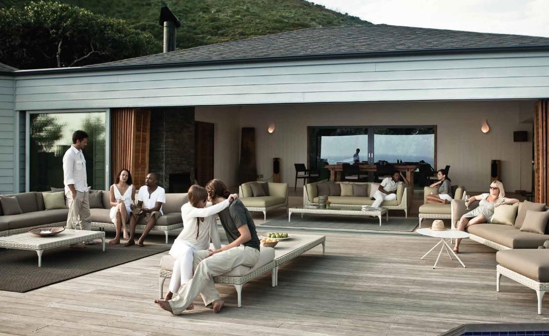 Уличный диван от фабрики Dedon модель Mu Fixed Sofa