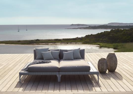 Уличный диван от фабрики Dedon модель Mu Modular Sofa