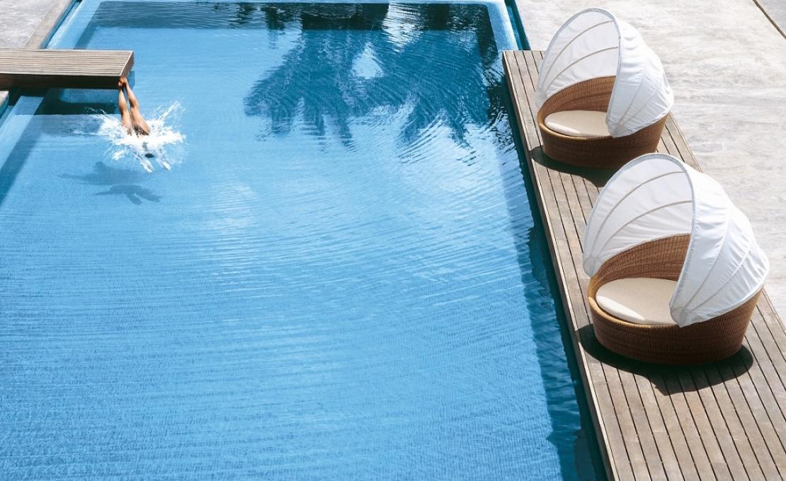 Уличный диван от фабрики Dedon модель Orbit Loveseat 