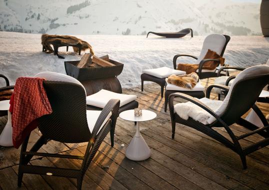 Уличный стол от фабрики Dedon модель Satellite Side Table