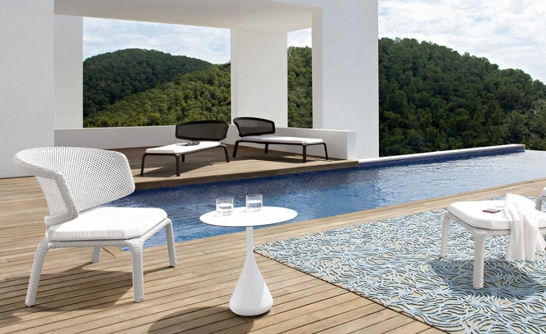 Уличный стол от фабрики Dedon модель Seashell Side table