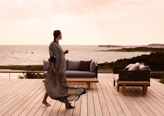 Уличный диван от фабрики Dedon модель Sealine Sofa