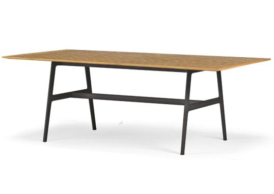 Уличный стол от фабрики Dedon модель SeaX Dining Table