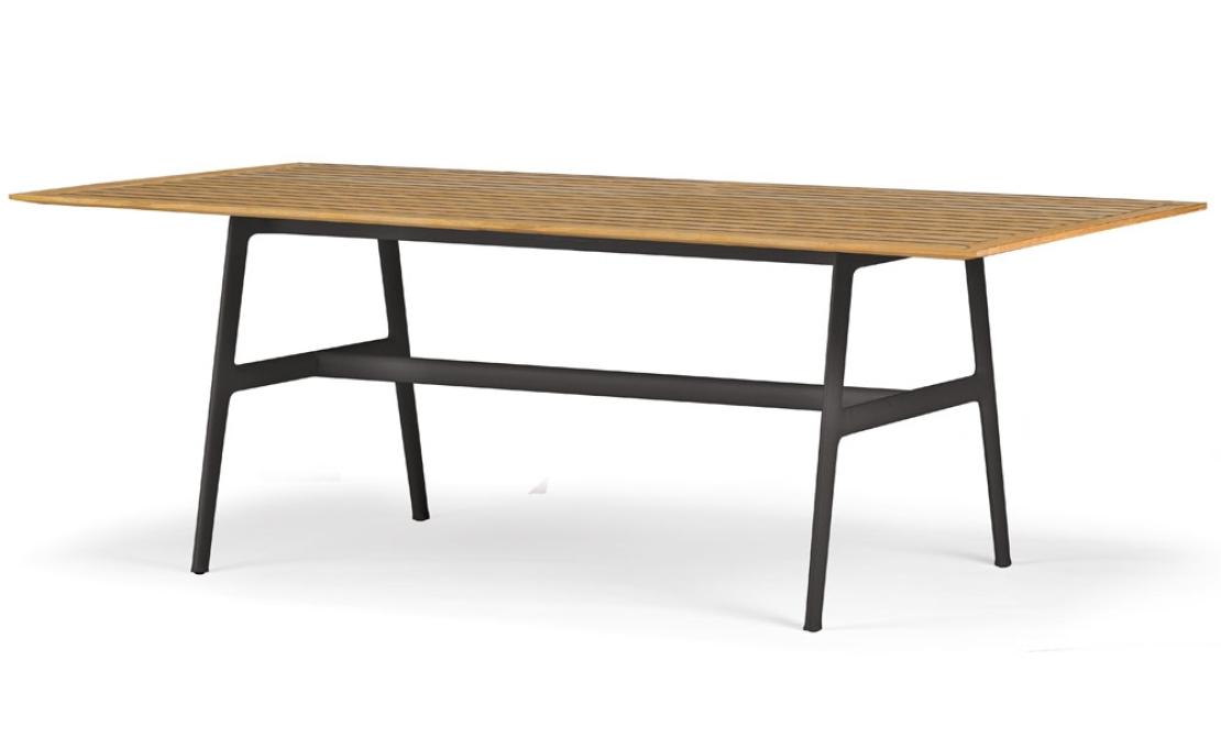 Уличный стол от фабрики Dedon модель SeaX Dining Table