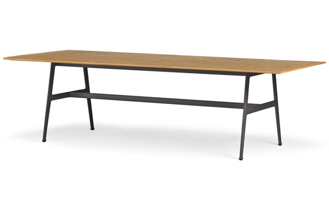 Уличный стол от фабрики Dedon модель SeaX Dining Table
