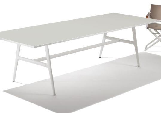 Уличный стол от фабрики Dedon модель SeaX Dining Table