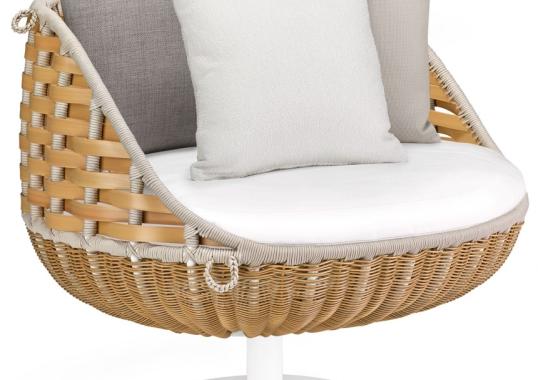 Уличное кресло от фабрики Dedon модель SwingMe Rotating Lounge 