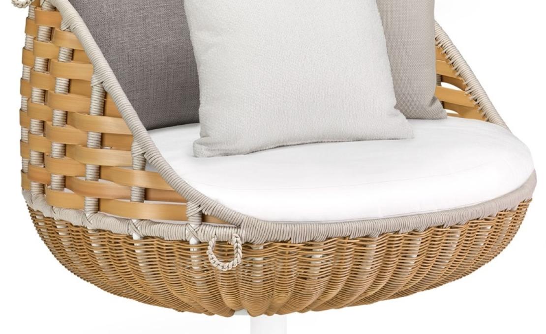 Уличное кресло от фабрики Dedon модель SwingMe Rotating Lounge 