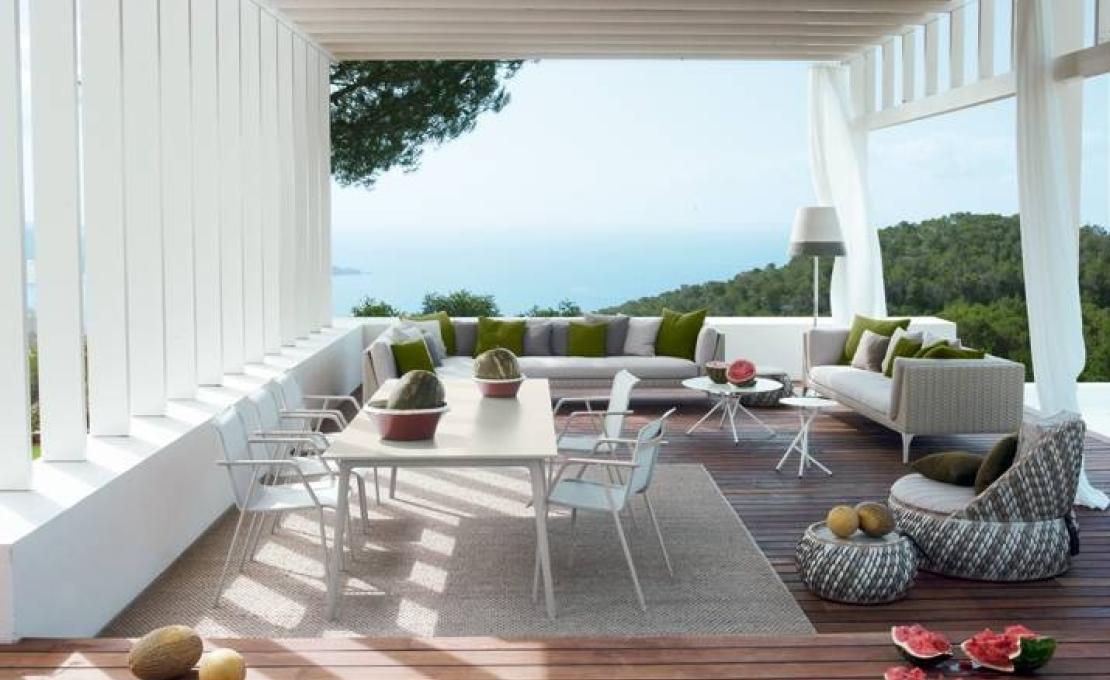 Уличный стол от фабрики Dedon модель Wa Dining Table