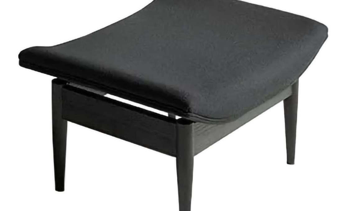 Пуф от фабрики DePadova модель Everyday Wingback-Ottoman-EV#O1