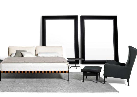 Пуф от фабрики DePadova модель Everyday Wingback-Ottoman-EV#O1