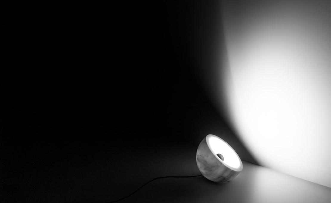 Настольная лампа от фабрики DePadova модель TS#T01C-TSUKITABLELAMP