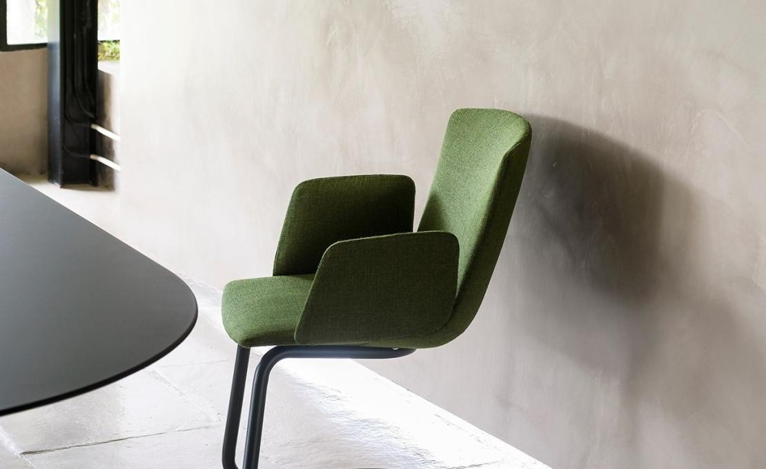 Кресло от фабрики Desalto модель Calum Home Cantilever