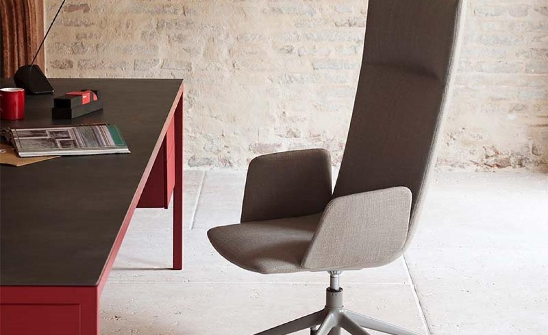 Офисный Стул от фабрики Desalto модель CALUM PRESIDENT