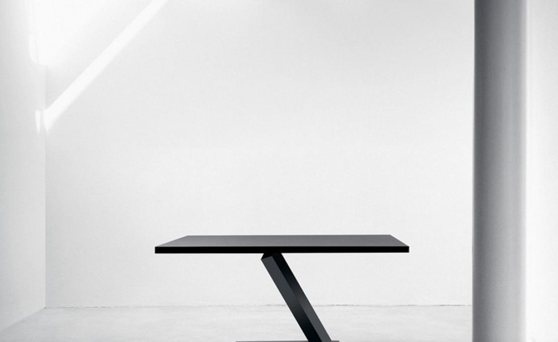 Стол от фабрики Desalto модель Element 680 Square Table 