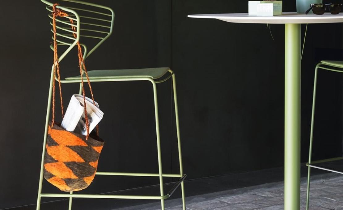 Стол от фабрики Desalto модель ELLIS BISTROT TABLE