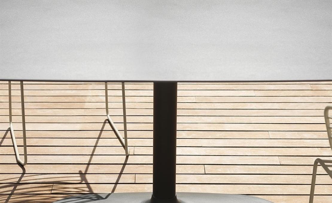 Стол от фабрики Desalto модель ELLIS TABLE