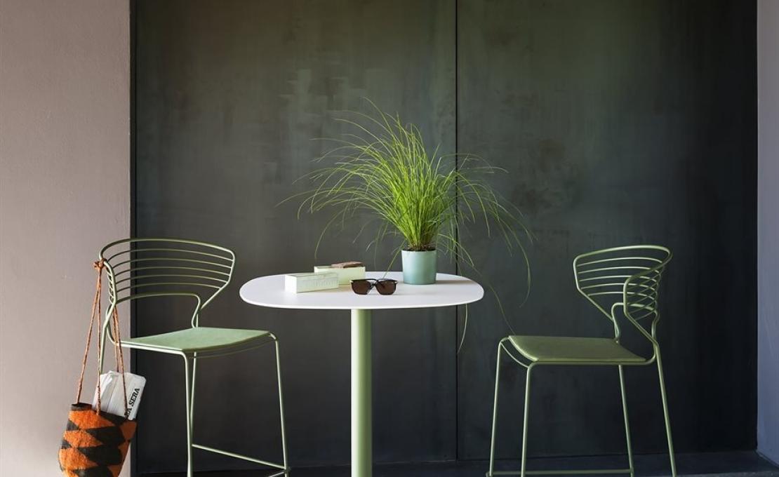 Стол от фабрики Desalto модель ELLIS BISTROT TABLE